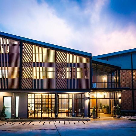 Hug Inn Phrae Exterior foto