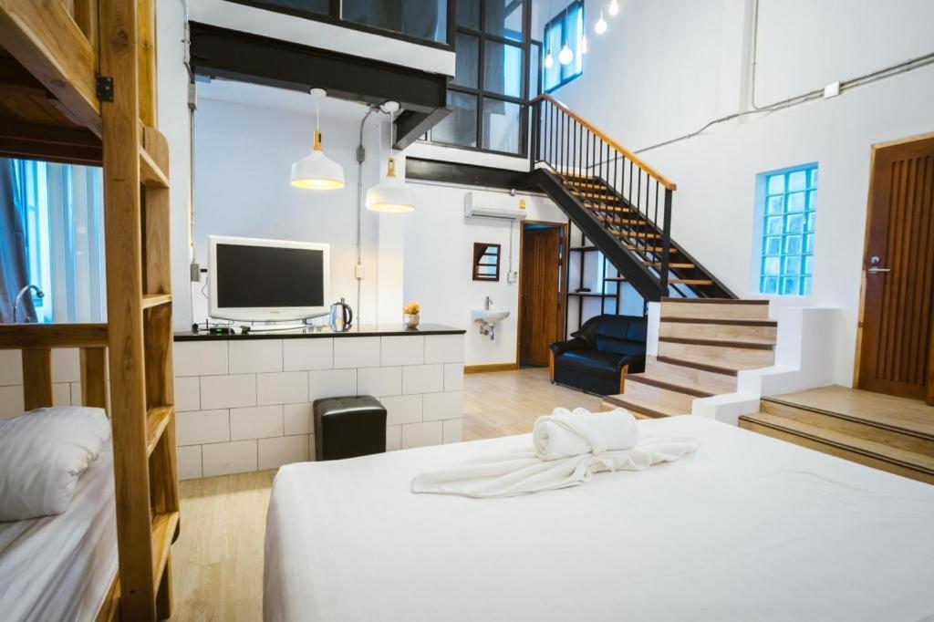 Hug Inn Phrae Exterior foto